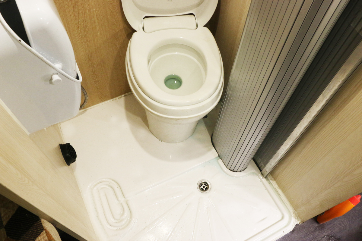 福田G9对卡座升顶房车,福田g9房车五菱房车对比