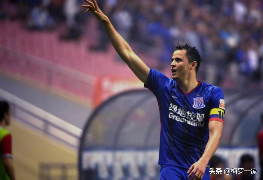 莫雷诺赛后跪行致谢,当年申花外援莫雷诺跪行半场流泪