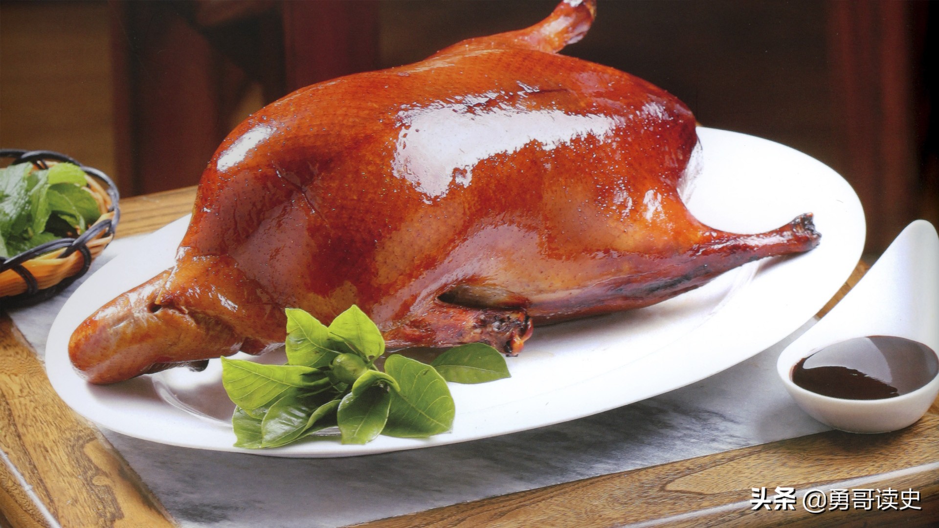 北京有哪三宝?景泰蓝,象牙雕,北京烤鸭呱呱叫