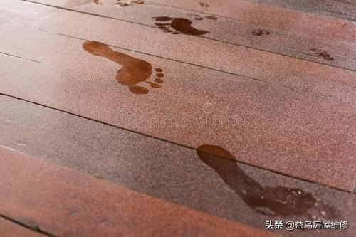 木地板踩上去总是有鞋印,木地板鞋印为什么拖不干净
