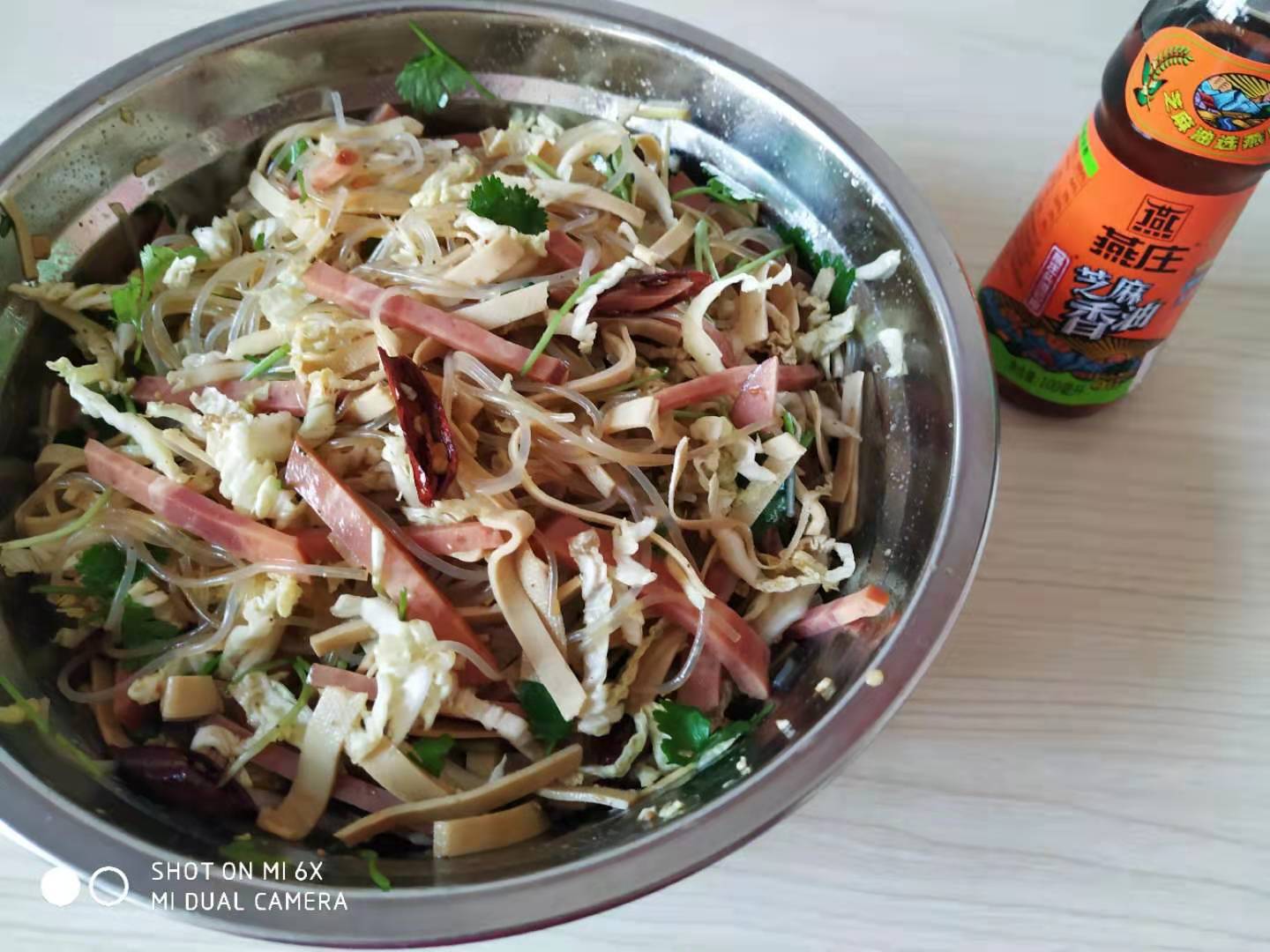 凉拌火腿肠金针菇干豆腐,凉拌火腿肠年夜饭飘香