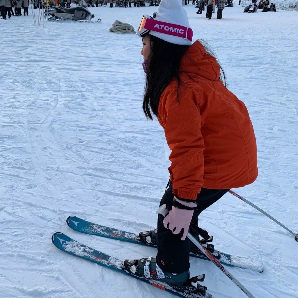 王诗龄戴的珠宝,王诗龄戴卡地亚手镯多少钱