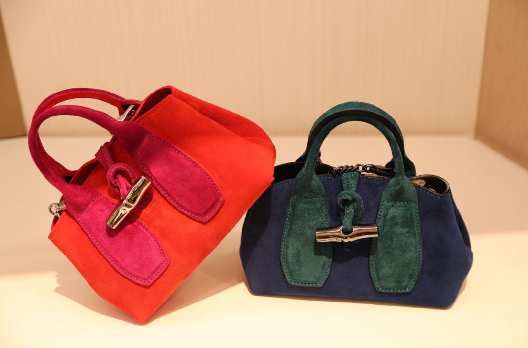 珑骧的包包怎么样好看吗,珑骧包包硬吗