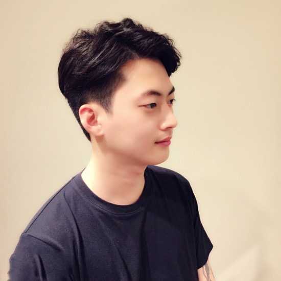 男生头发两侧炸毛一招完美解决,头发两侧炸毛软化还是服帖好