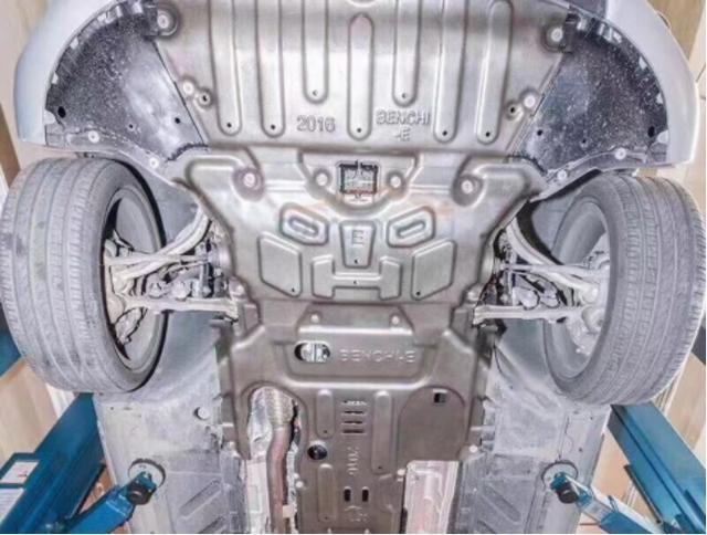 很多车主都加装了底盘装甲,它的用途是什么?有何好处?