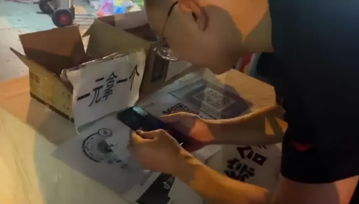 莆田街头惊现“一块钱爱情买卖”！一块钱就能脱单？