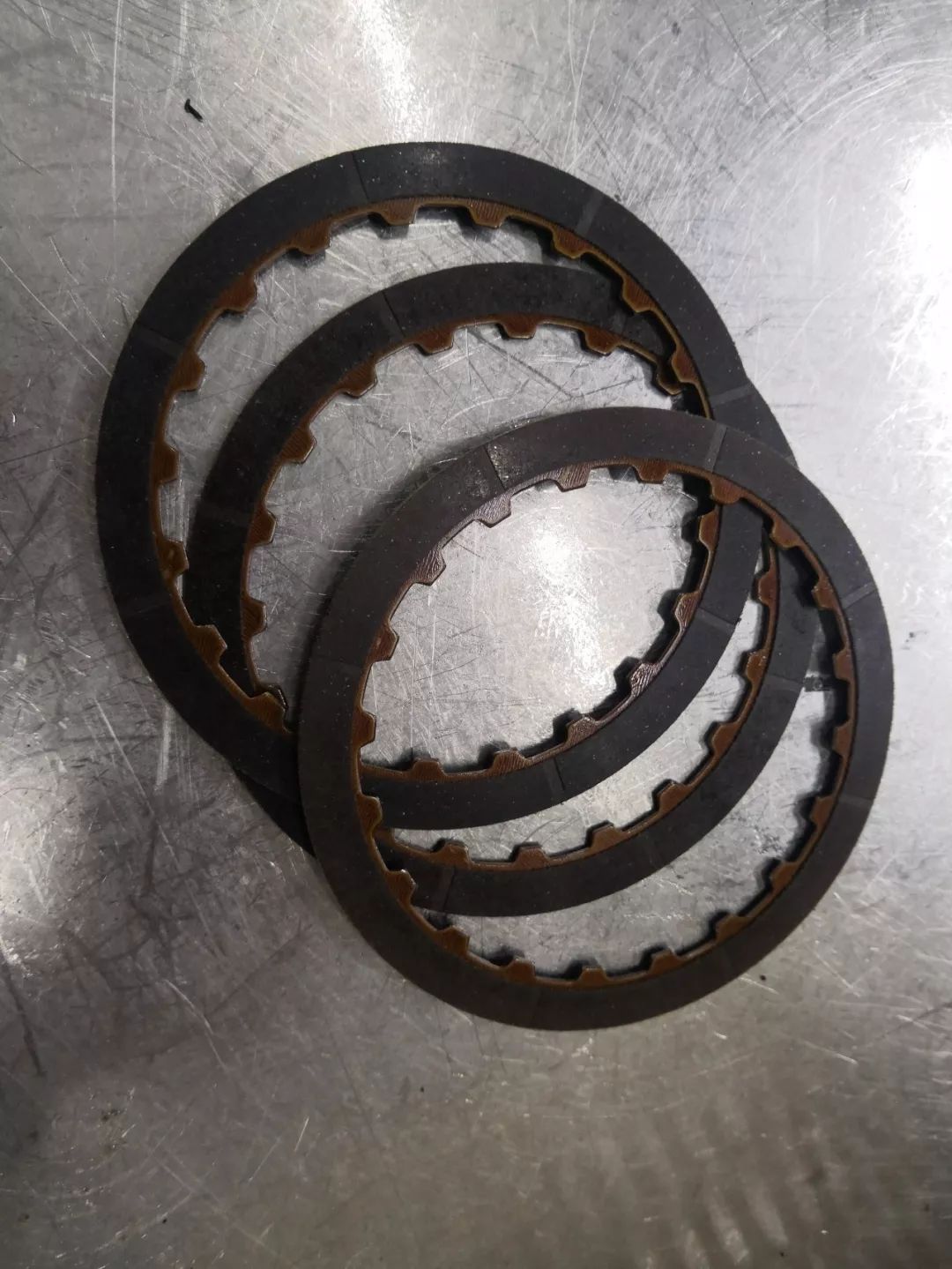 日产颐达冷车d挡不走而热车正常,日产颐达挂d挡不走是什么原因