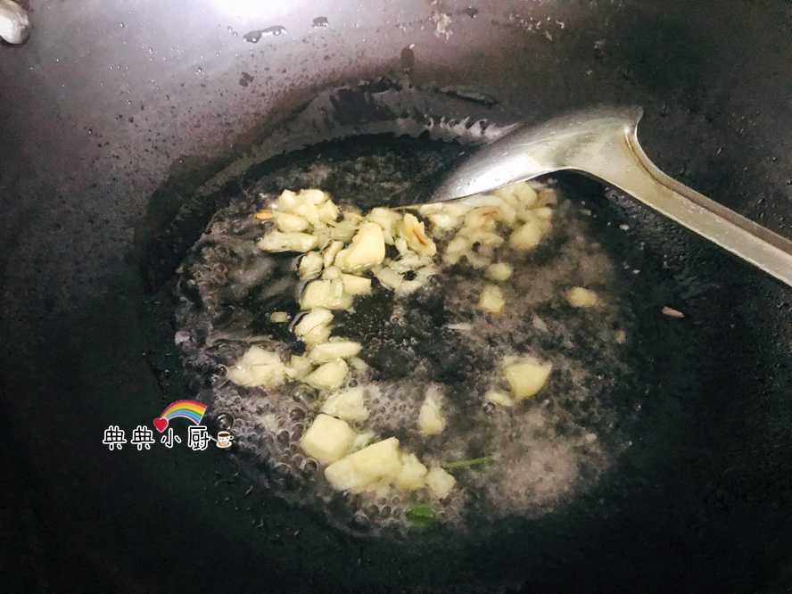 怎么做虾烧好吃又简单,这样做虾外酥里嫩全家老小都爱吃