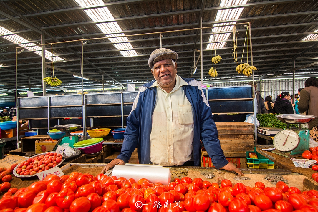 非洲的菜市场都卖些什么？品种没有中国丰富，当地人非常友善