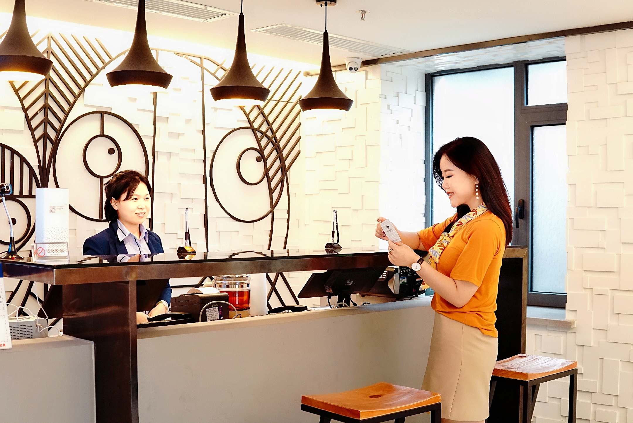 藏在百年工厂里的酒店，价格不到两百，含早，还送智利红酒