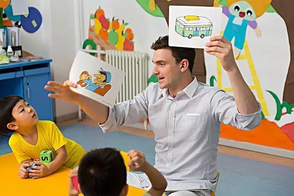 给孩子报了10个补习班,给孩子报了好多课程