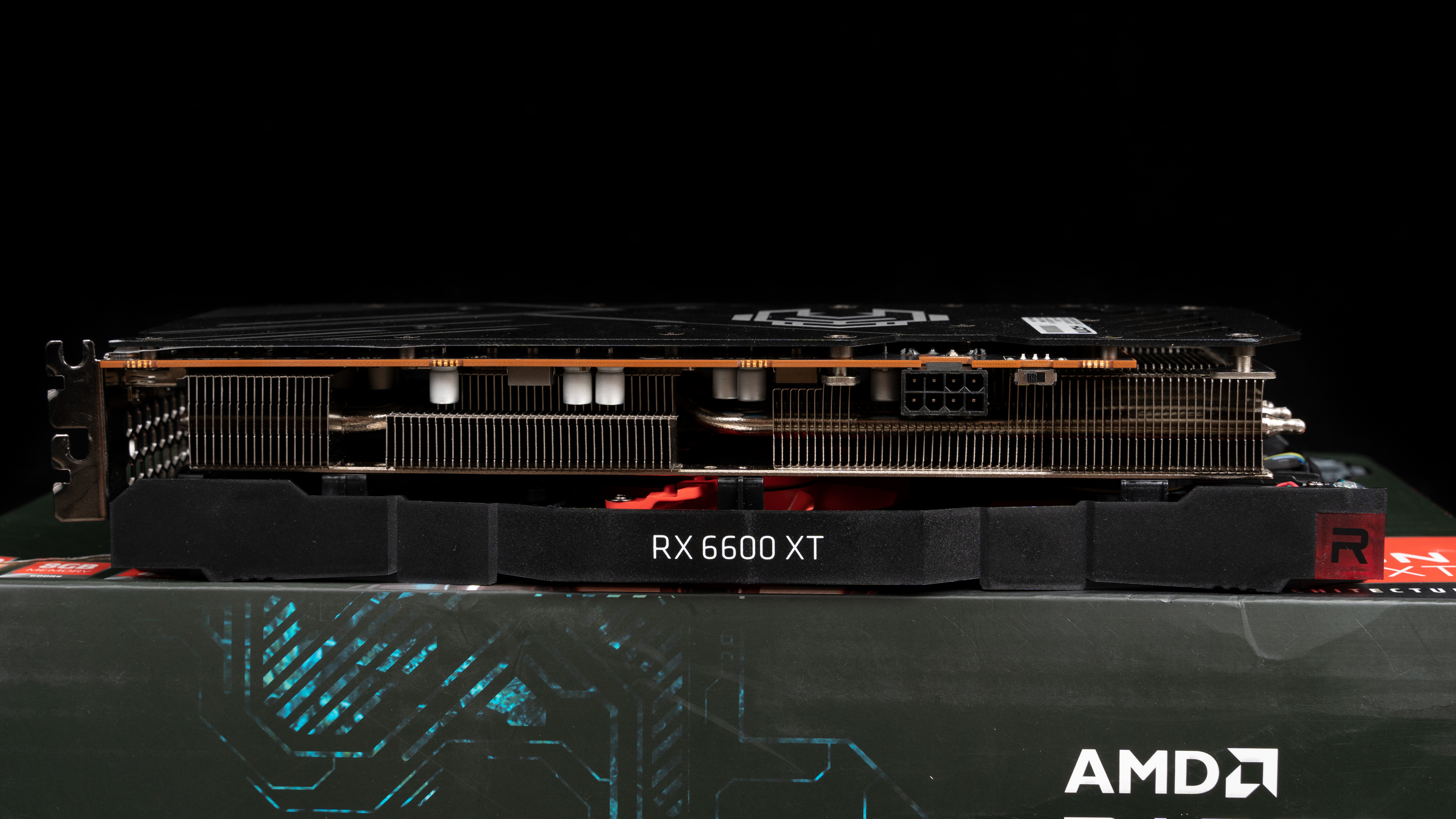 全新AIB厂商？瀚铠RX6600XT合金显卡+宙斯盾Z5开箱快测