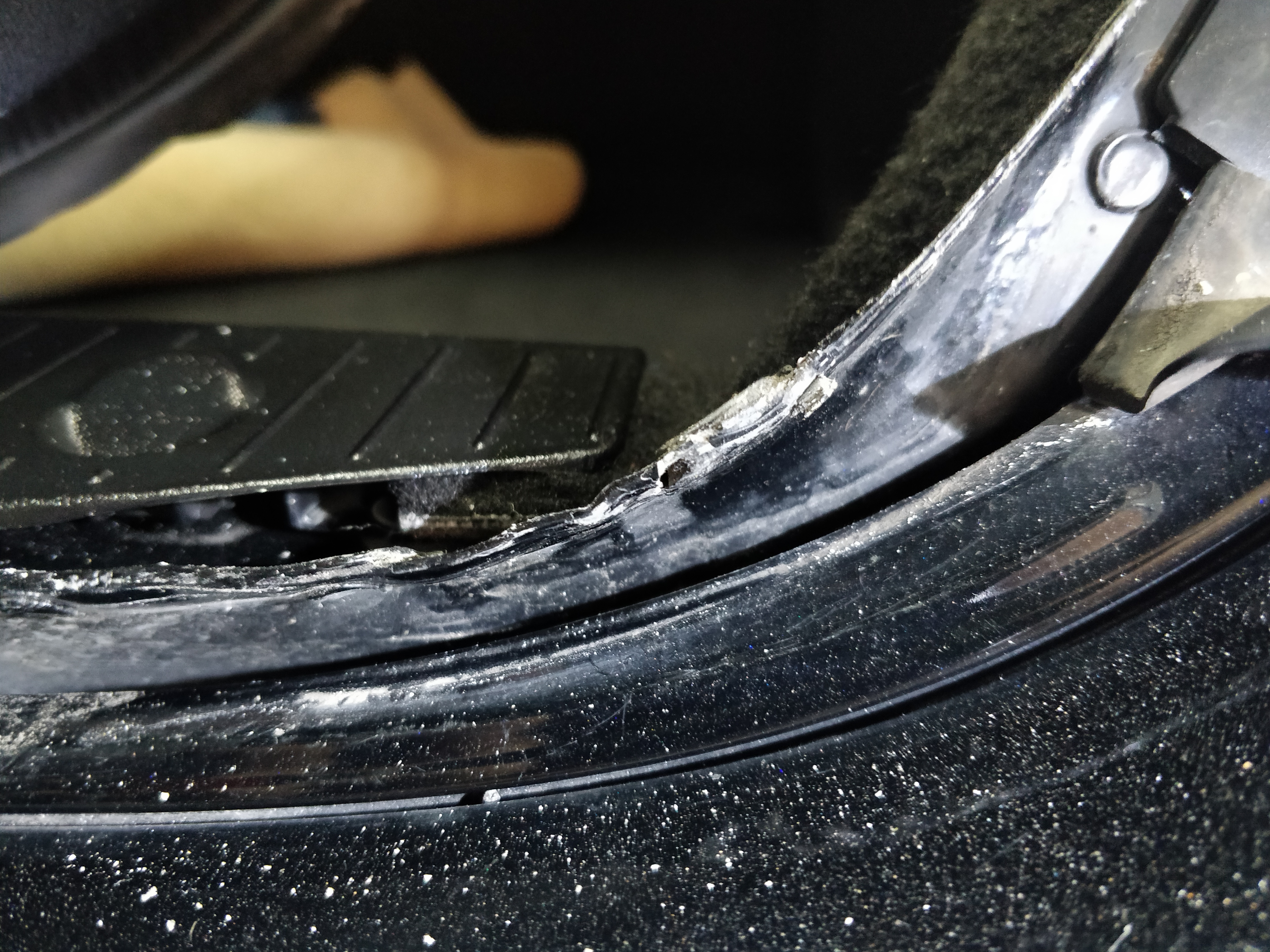 奔驰s300检测插口在哪,奔驰s300老改新能年检吗