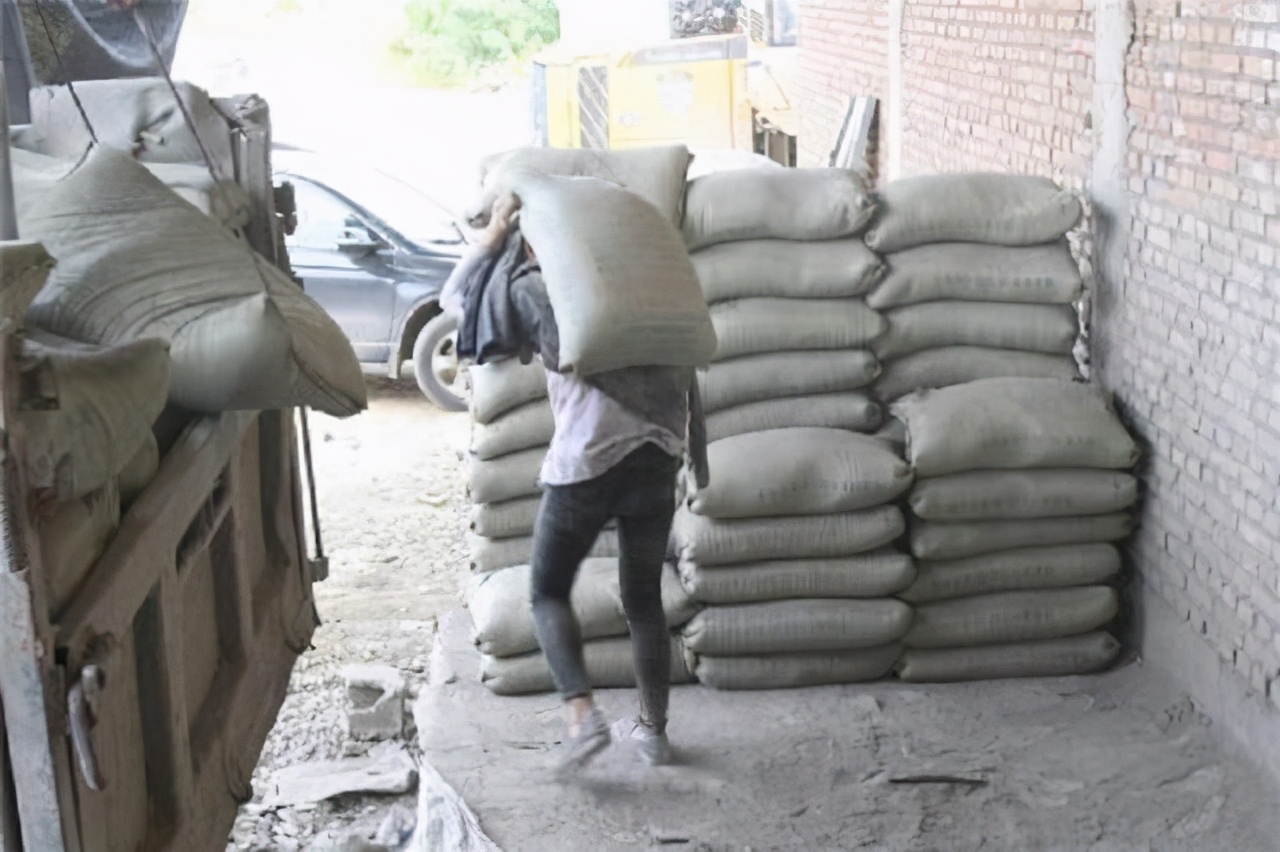 卖惨水泥妹现状,水泥妹卖惨视频