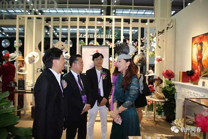 超百图再现2018年服装圈内那三十道靓丽风景……