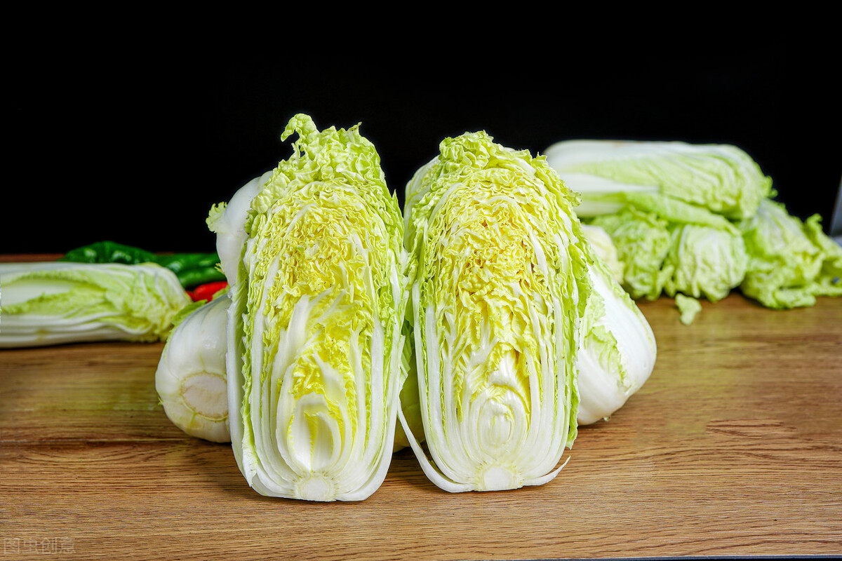 白菜闻起来是一股清新的味道,既淡雅,又浓郁