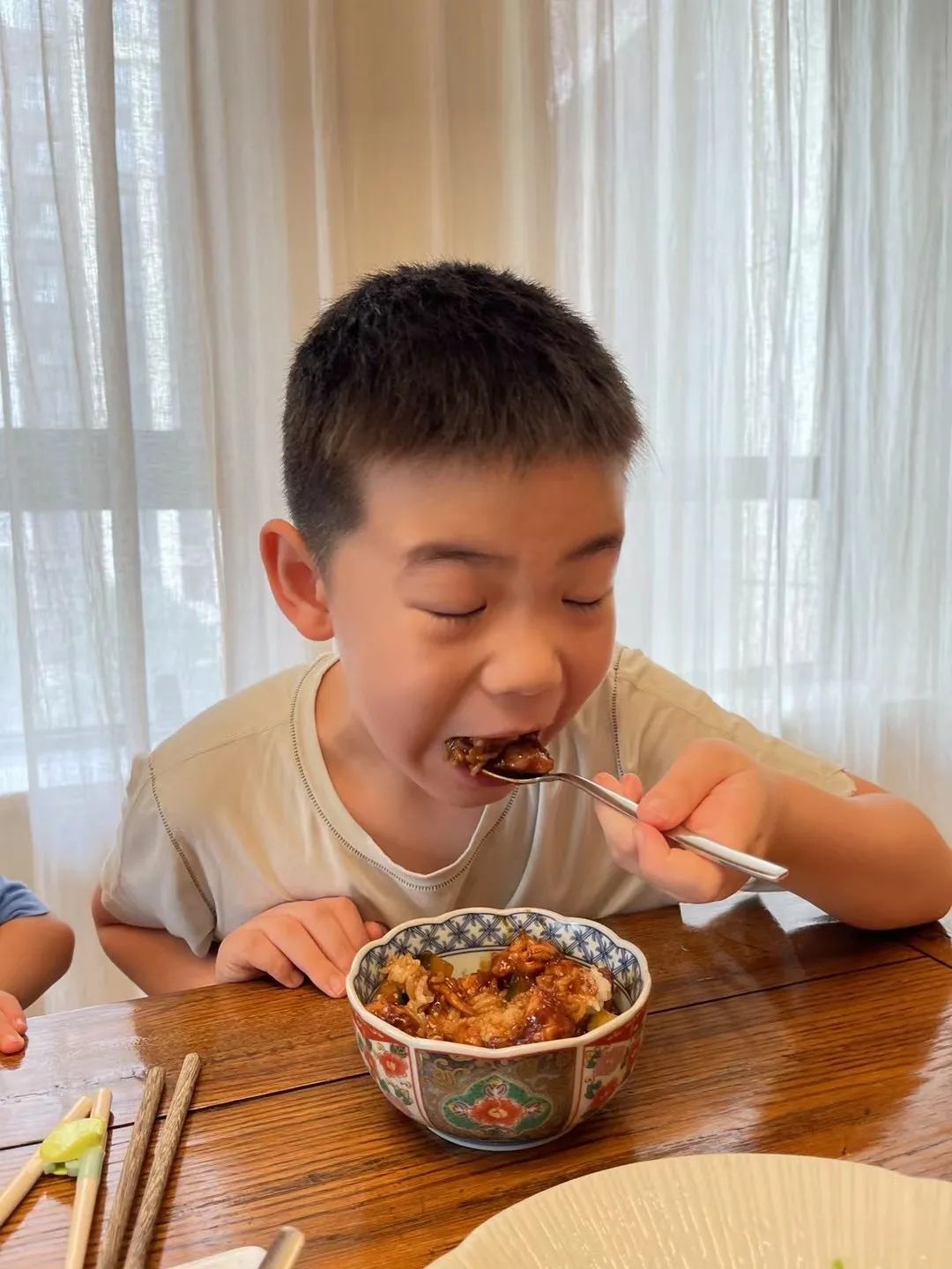 文怡姐家的“同款菜单”来喽！一睹男生宿舍的吃播现场