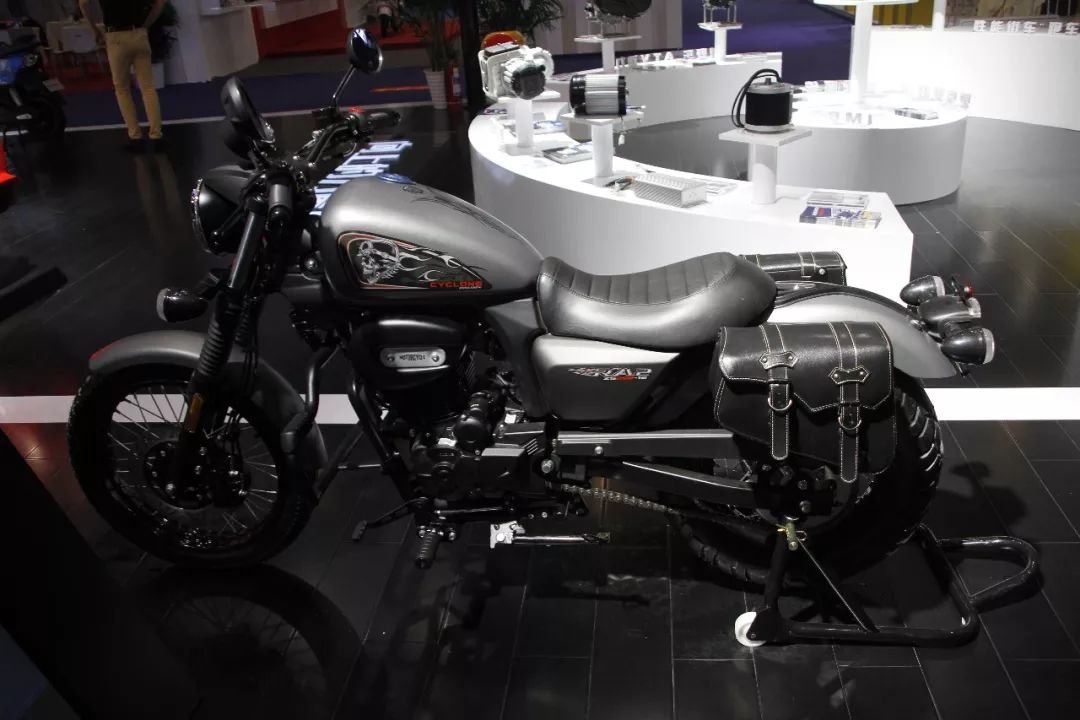 赛科龙RA2实拍，小排复古太子车，颜值不错，值得把玩