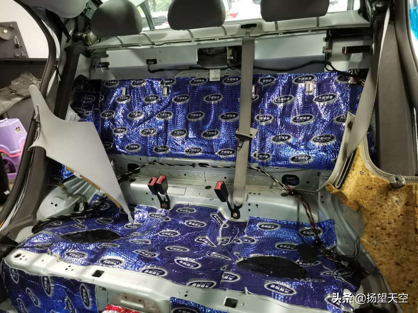 奔驰e280老车整备,2011年奔驰b200车内有异味