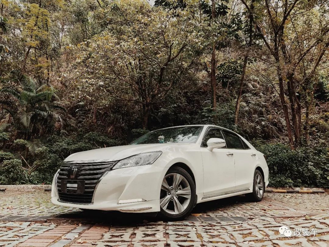 14代丰田皇冠改色,14代丰田皇冠颜值如何