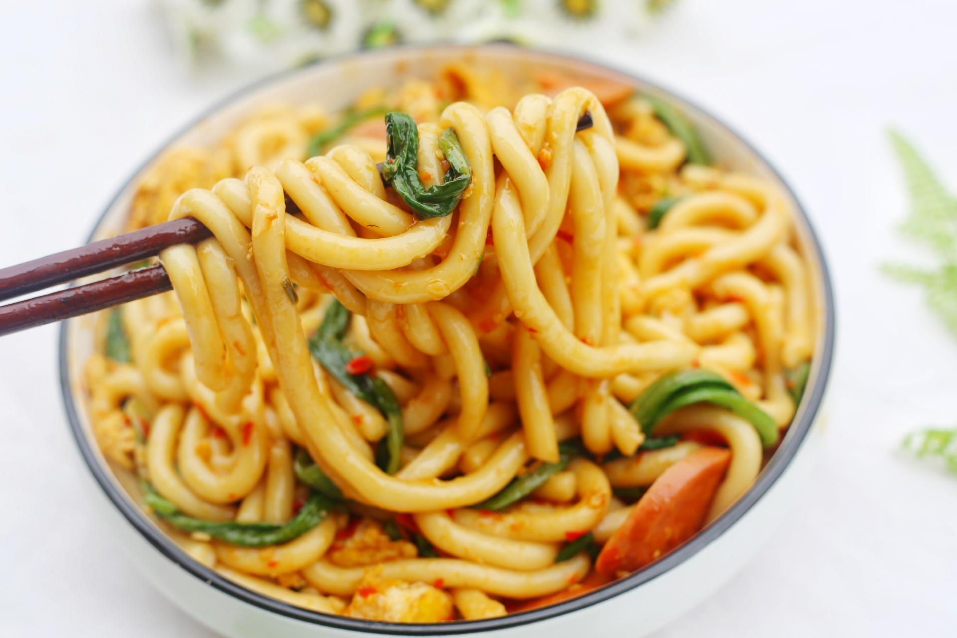 燕窝美白抗衰老滋补养生美容佳品,养生美颜冰糖燕窝怎么做