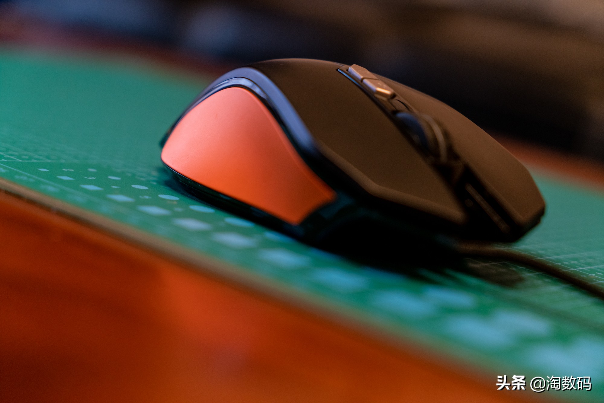 仅¥69元:PUBG固件级优化+1680万色RGB灯效+9键多模+赛车设计感