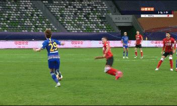 1红3黄0争议,韩国裁判MVP!91分钟暖心一幕,中超少见