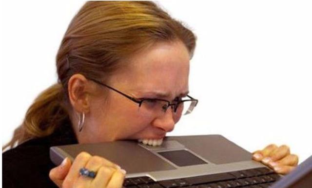 同事找我换班，我有事拒绝，收到主管微信，我“气笑了”