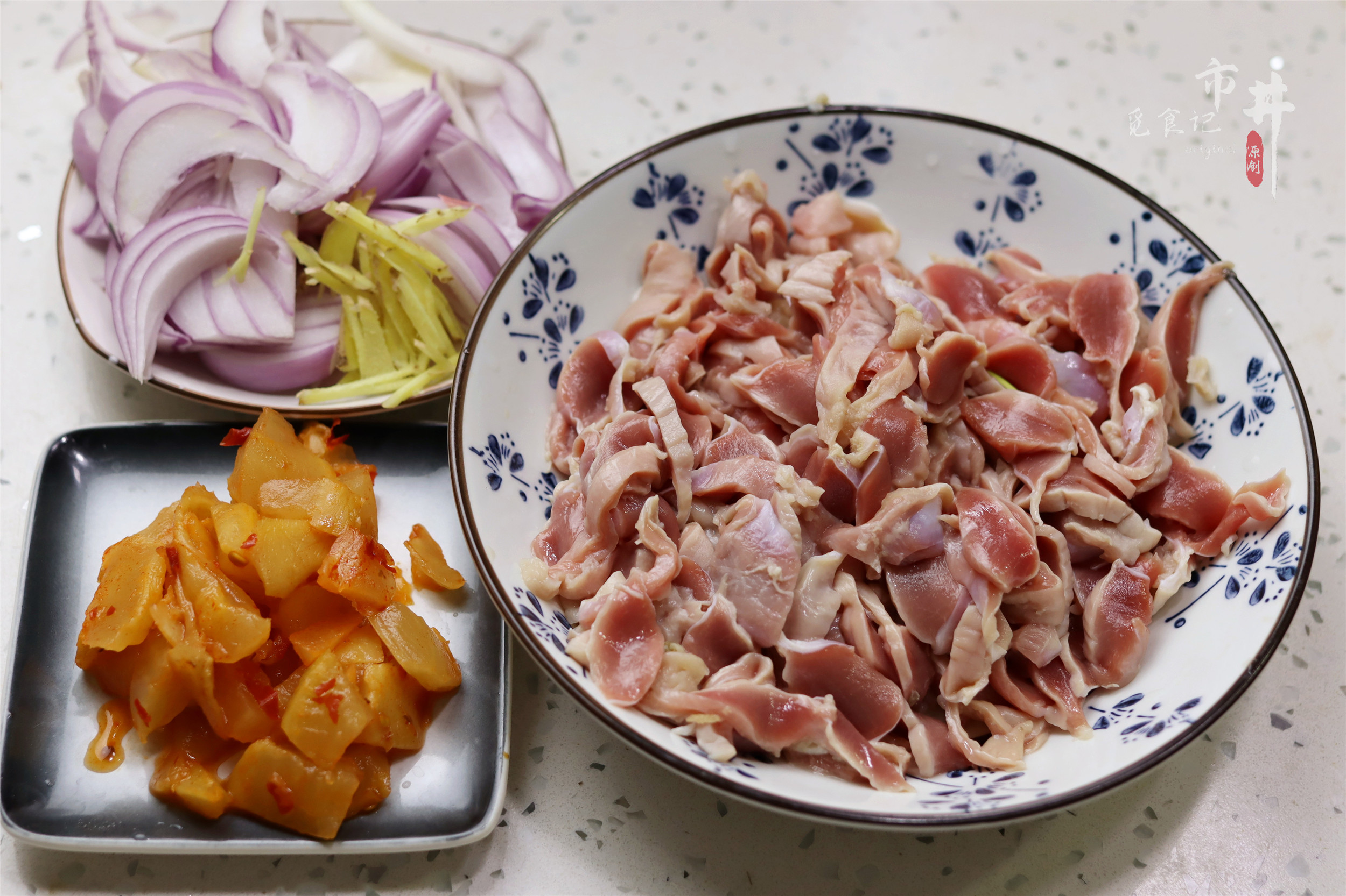 炒鸡胗放不放料酒,炒鸡胗是焯水还是不焯水