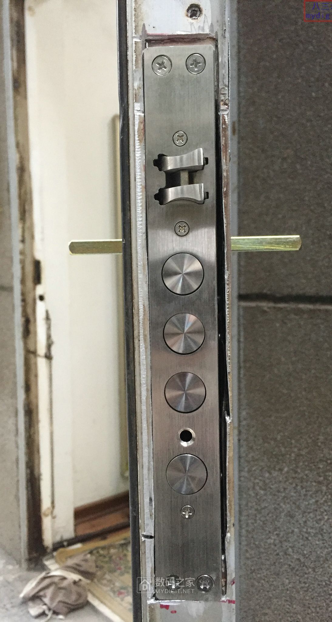 老式防盗门如何安装指纹锁,老防盗门指纹锁安装教程