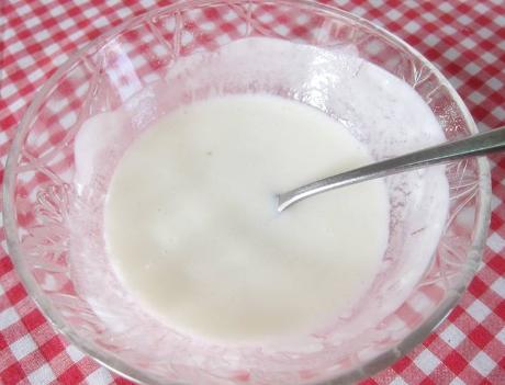 一碗面粉一碗水教你做凉皮,一碗面粉半碗淀粉两碗水做凉皮