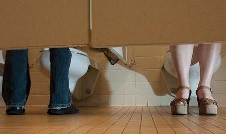 为什么公厕的门下边要有一条缝,卫生间门下边要不要留缝