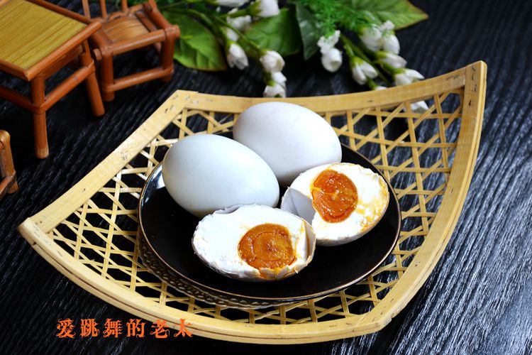 自制咸鸭蛋配粥,做咸鸭蛋卤水可以重复利用吗