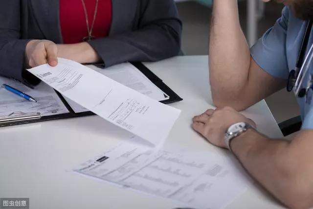 欠钱收到法院传票不去有什么后果,欠钱收到传票因为有事去不了咋办