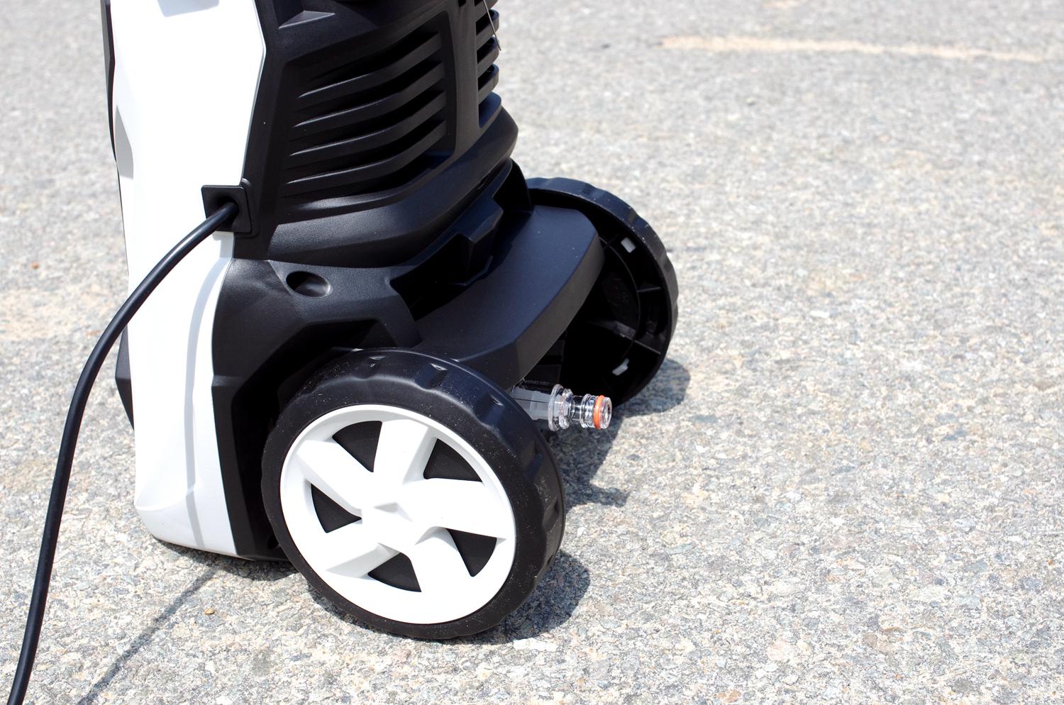 汽车布座椅有污渍怎么清洗,白色汽车上有黑色污渍怎么清洗