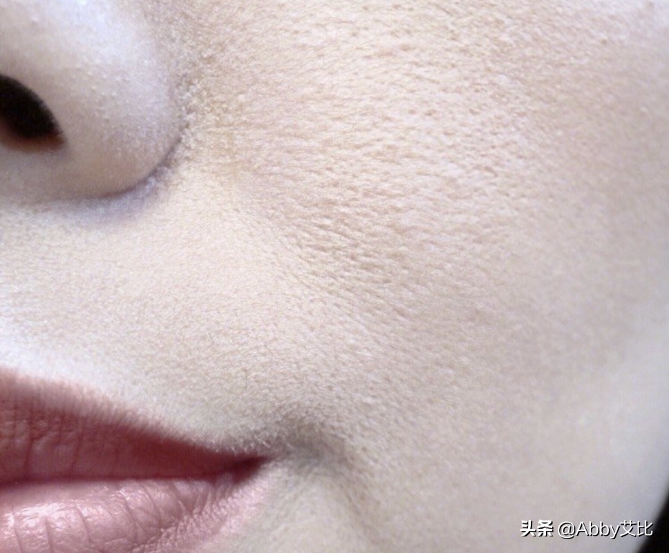 这几个常用招式教你解决底妆卡粉,经常卡粉该怎么上底妆