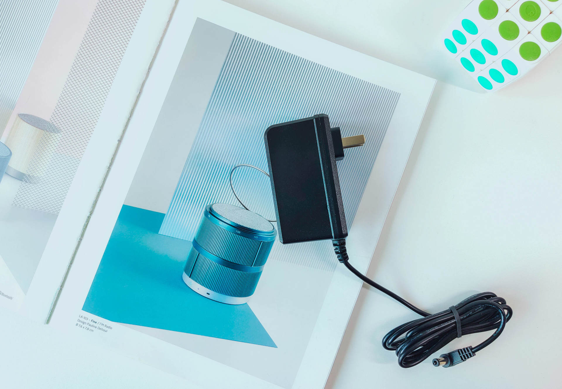 连垃圾都懒得倒，由利扫地机器人评测：垃圾自动收集，一月一次