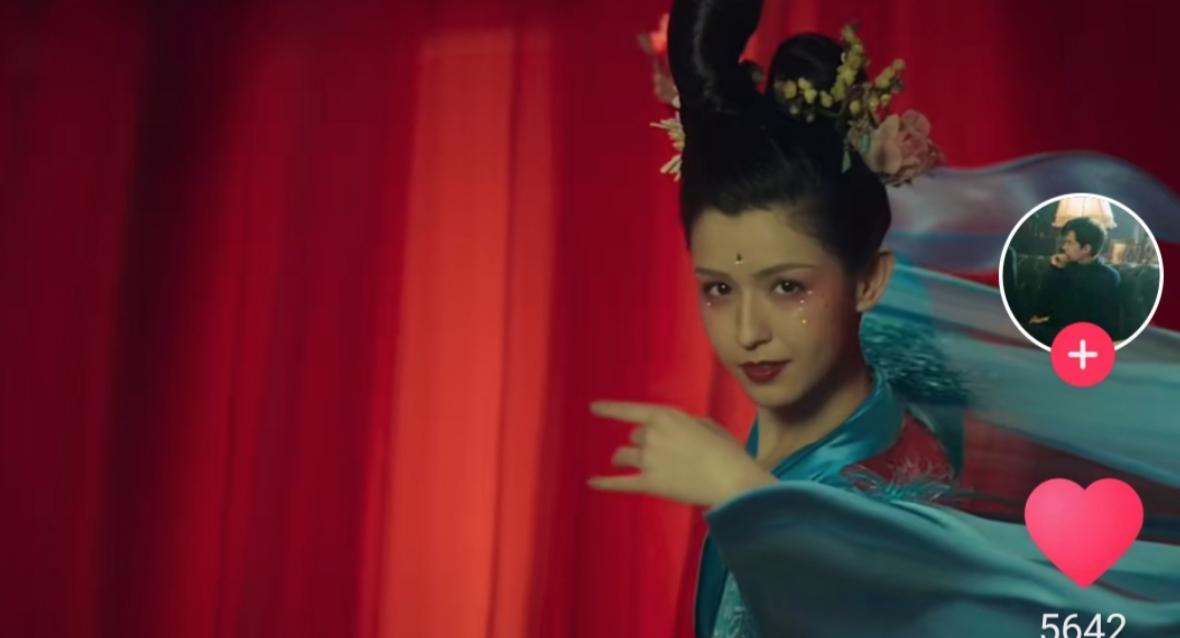 赤狐书生哈妮克孜出场,哈妮克孜赤狐书生跳舞片段