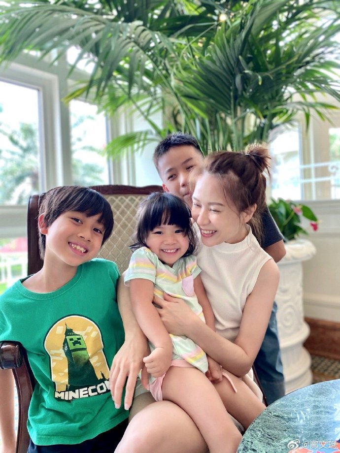 浜斿瞾钀屽▋灏忛儭涓讳笌濡堝鍚屽彴鐚壓,5宀佽悓濞冨皬閮′富