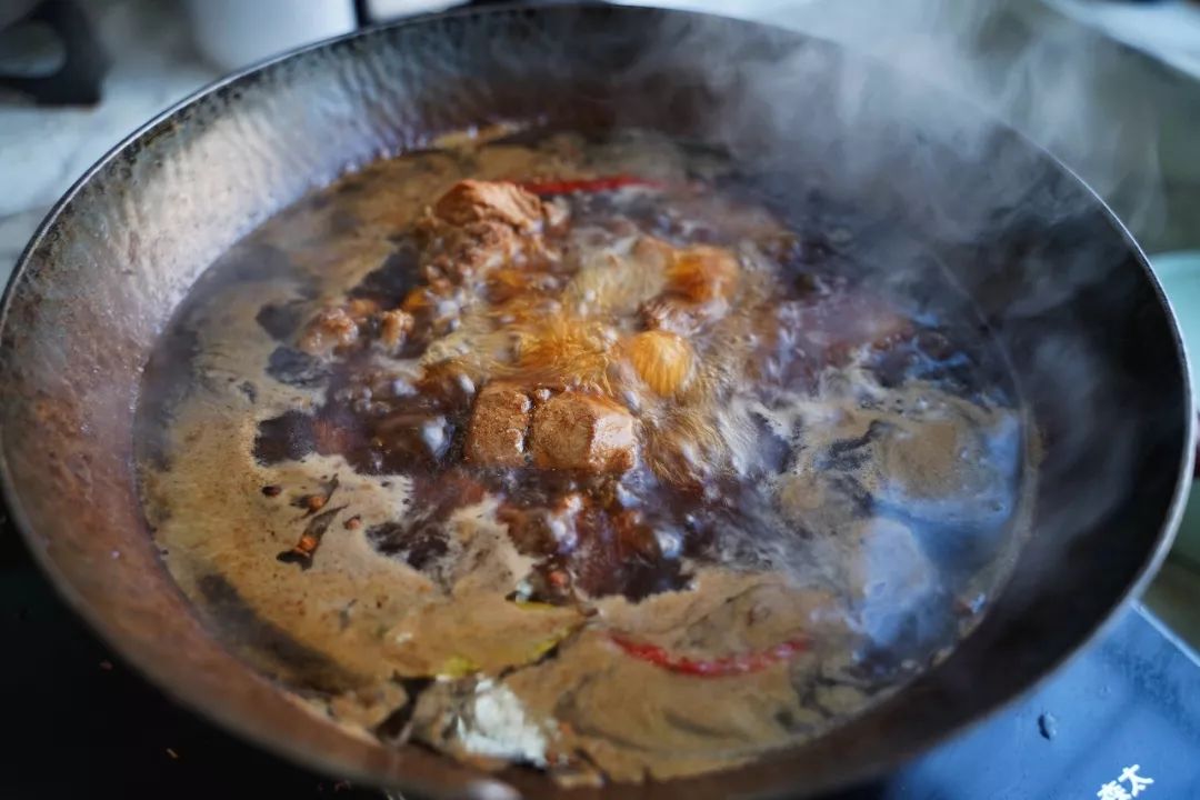 香辣排骨火锅直接放火锅底料,麻辣鲜香排骨火锅