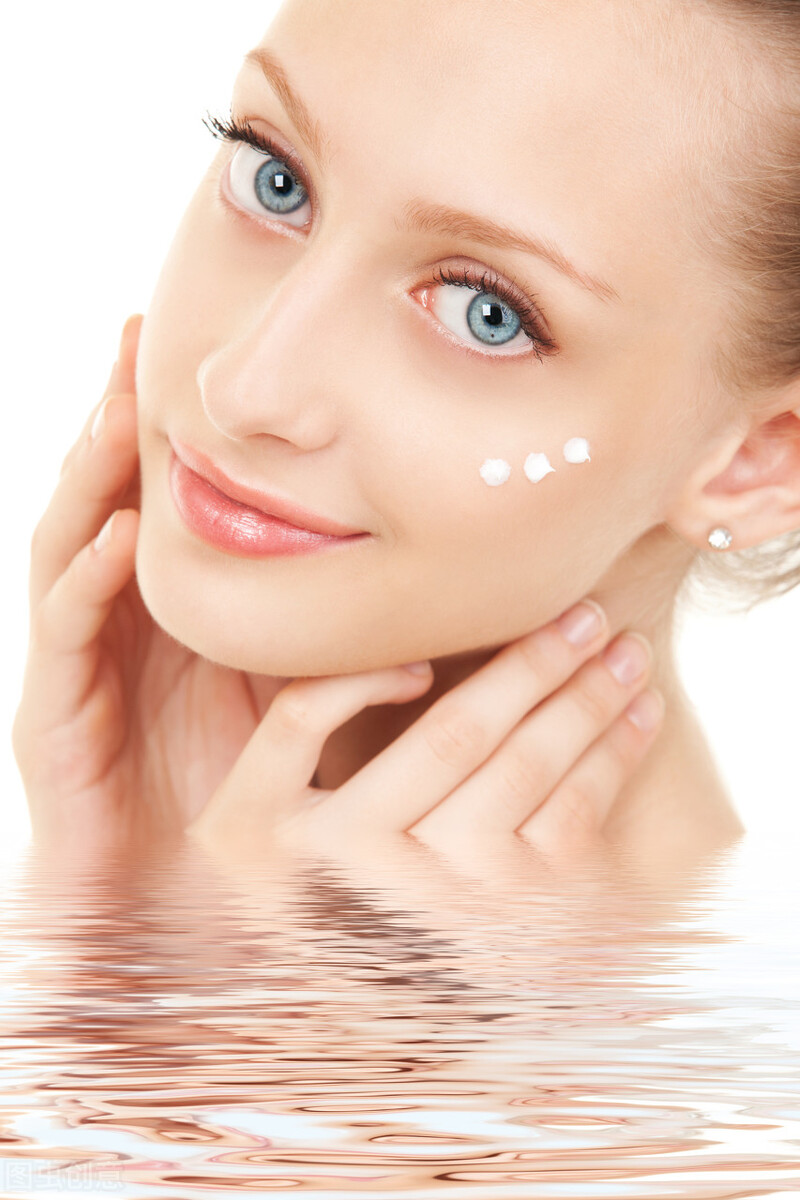 皮肤晚上补水还是早上补水,面部皮肤补水