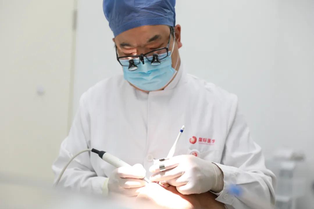 倪龙兴:用心守护牙齿健康