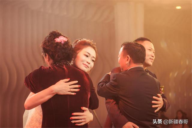 儿子结婚父亲致辞简短精辟视频,儿子结婚父亲婚礼经典致辞视频