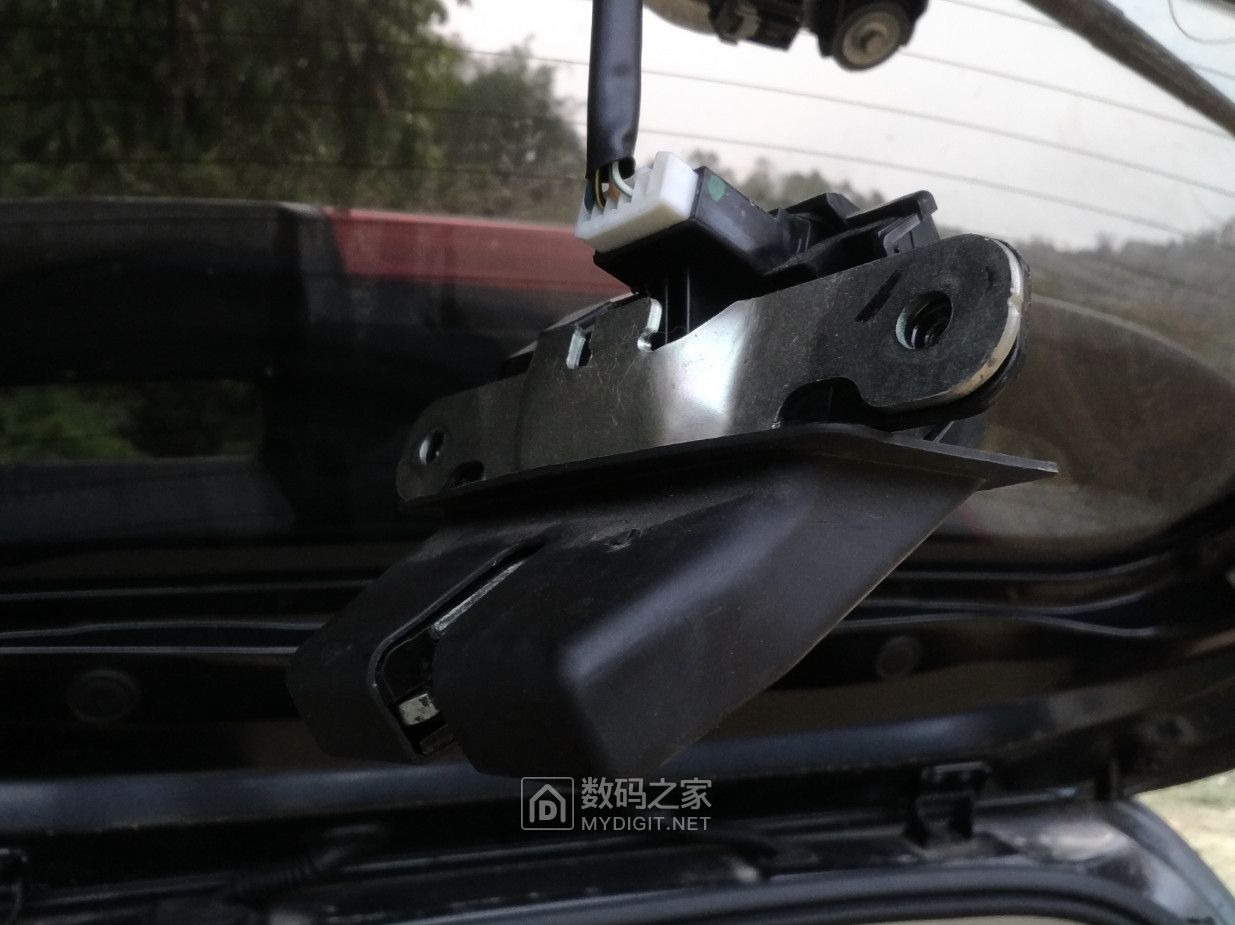 福特嘉年华尾箱关好仪表显示未关,福特嘉年华后备箱锁维修