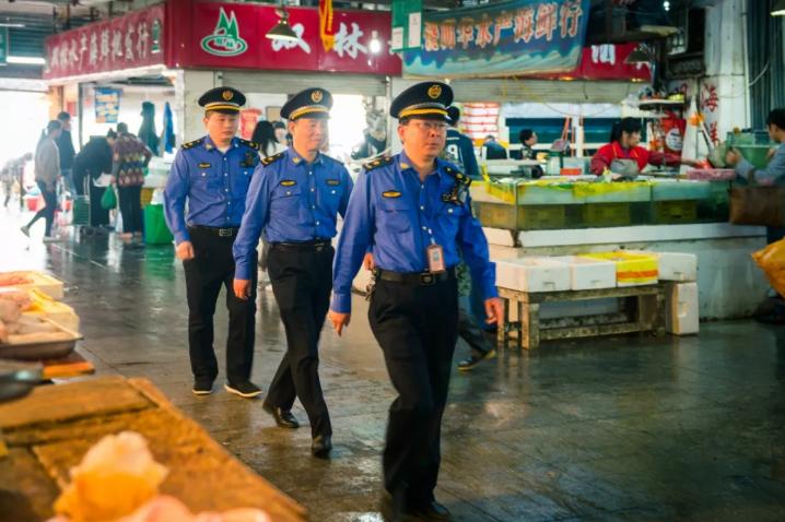 上饶人赤膊上街结果会咋样？这七类行为城管盯牢你