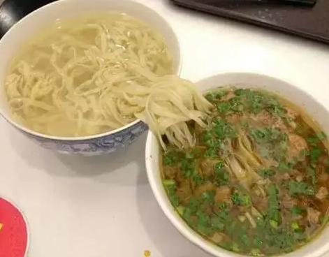 千年古都的美味面条，包括世界上最早的方便面，您吃过几种？