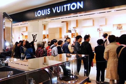 网贷逾期一年了为什么还不被起诉,网贷欠几百块钱逾期会不会被起诉