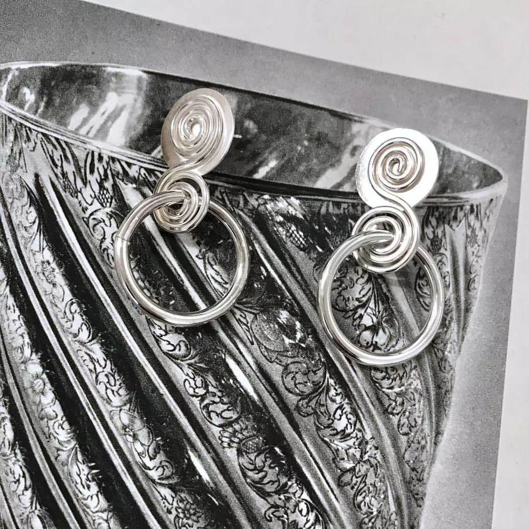 不差钱的女人的特点,为什么那么多人都喜欢佩戴耳环