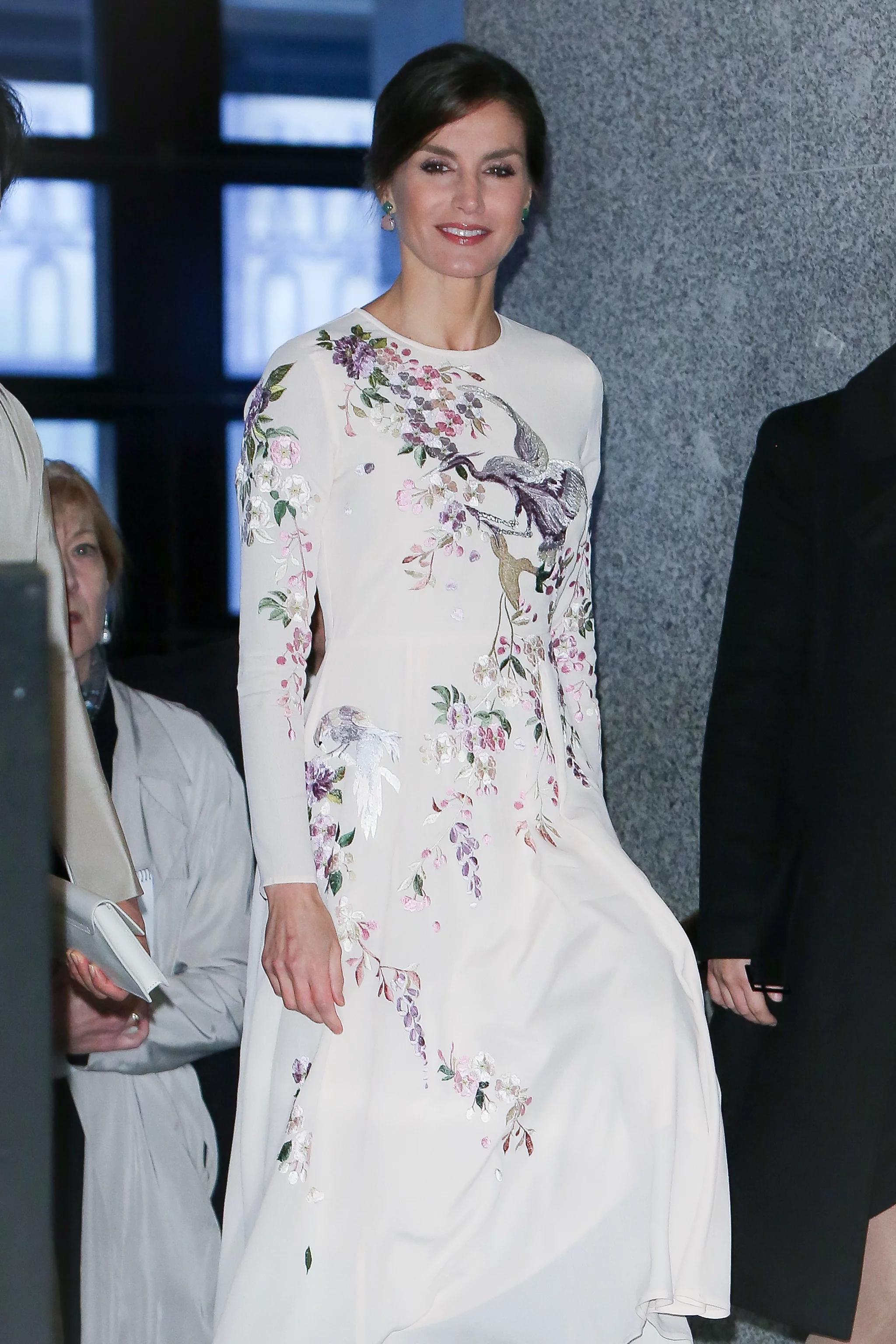 莱后服饰,莱后王室穿搭