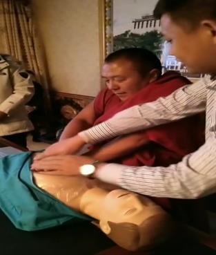 春季养生促健康义诊活动,健康义诊进社区公益活动暖人心